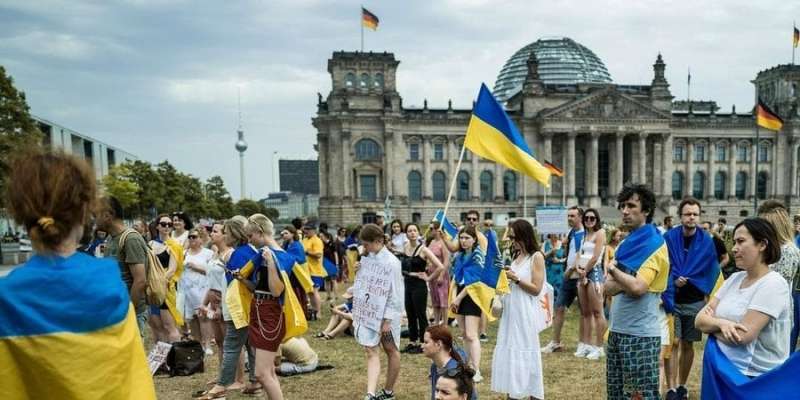 Перегнали Америку. Україна посіла друге місце у світовому рейтингу благодійності — інфографіка