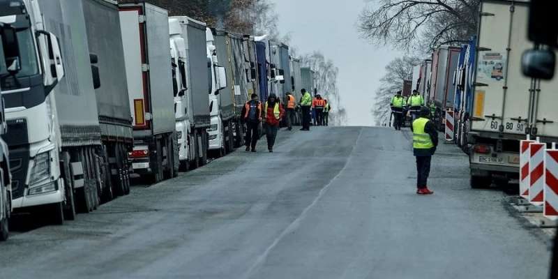 Блокування польського кордону. У&nbsp;пункті пропуску Угринів-Долгобичув почалося оформлення вантажівок