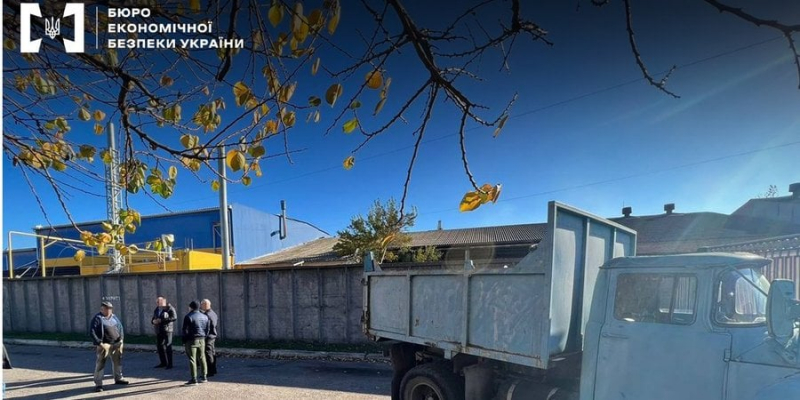 Працівники заводу планують протестувати. БЕБ влаштувало обшуки у «відомого виробника алкоголю» через ухилення від податків